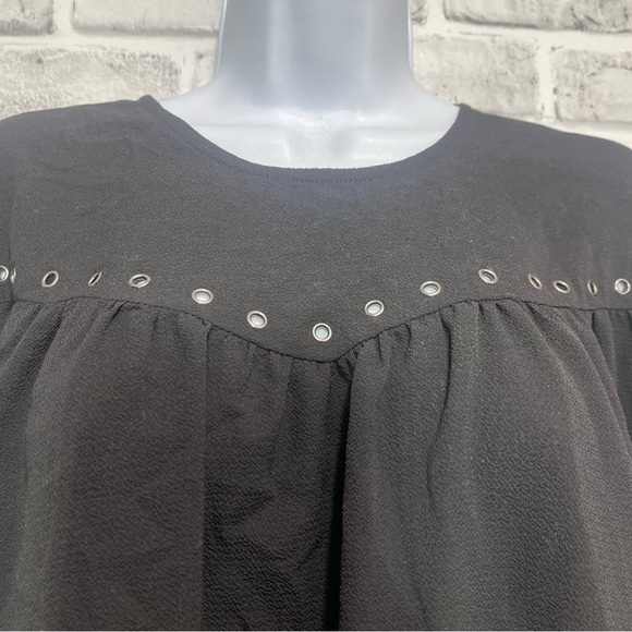 Paper Crane Flowing Semi Sheer Grommets Crop Top NWT Medium - Picture 3 of 9